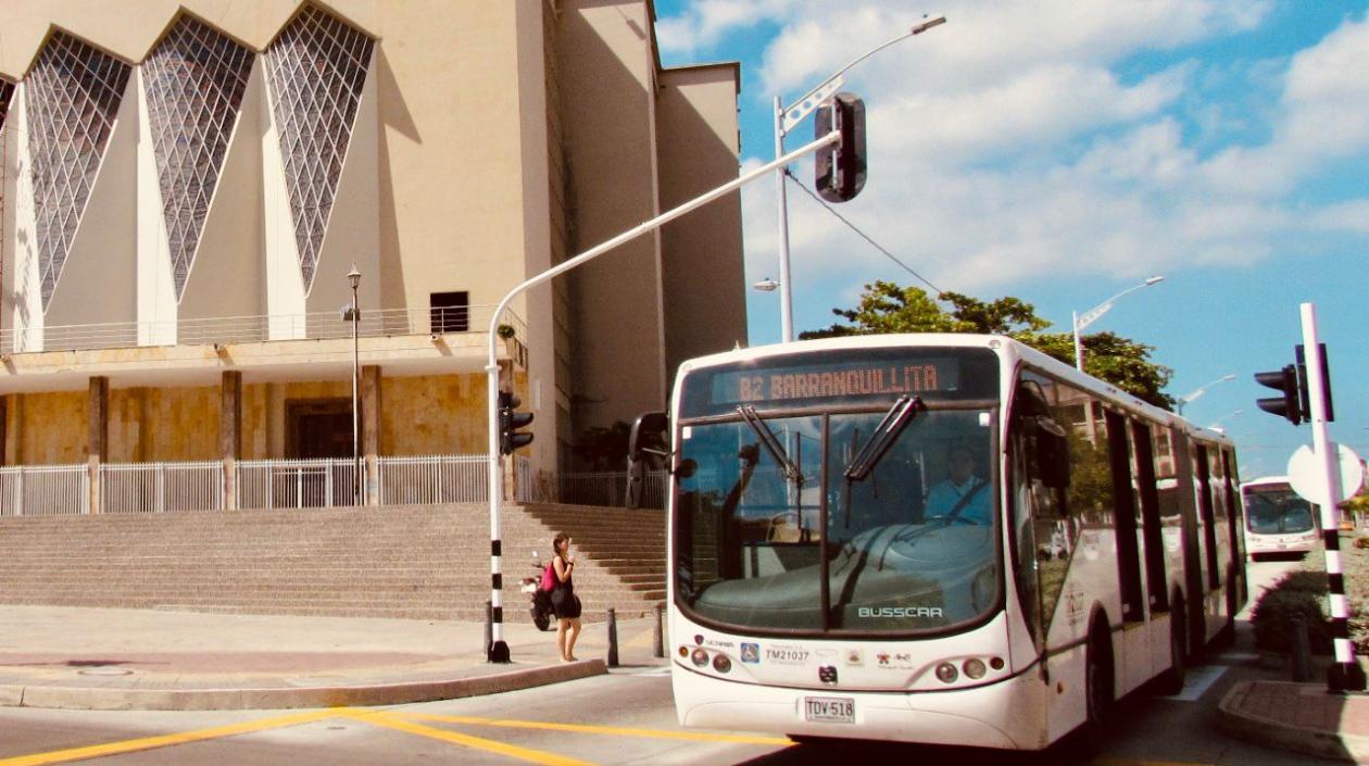 Ruta B2 circulando a la altura de la Catedral. 