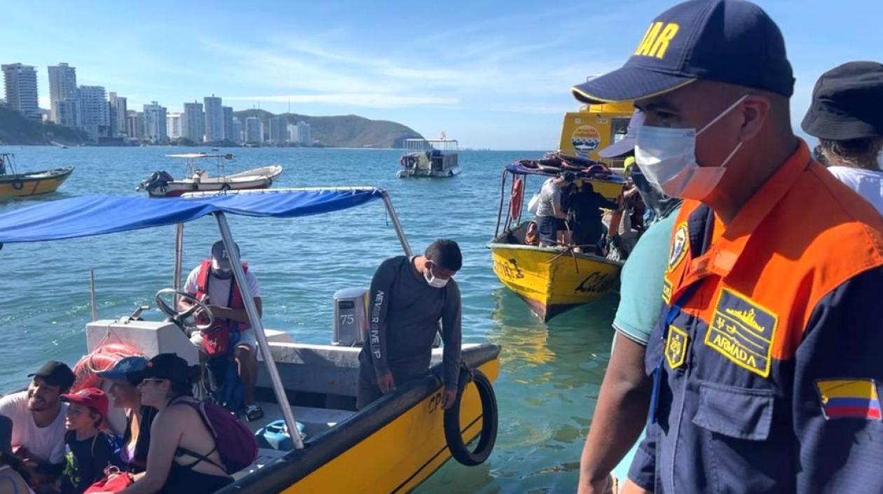 Guardacostas de la Armada Nacional ejerciendo vigilancia.