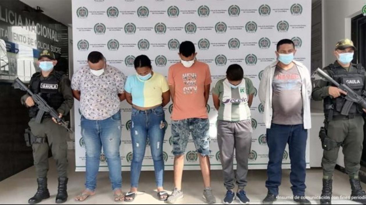 Los capturados en el operativo.