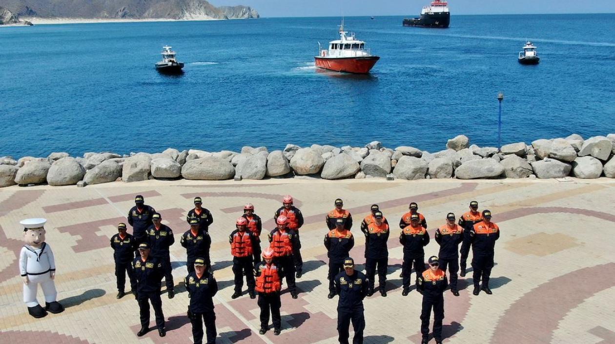 Personal de la Dimar y Policía Nacional a cargo de los operativos.