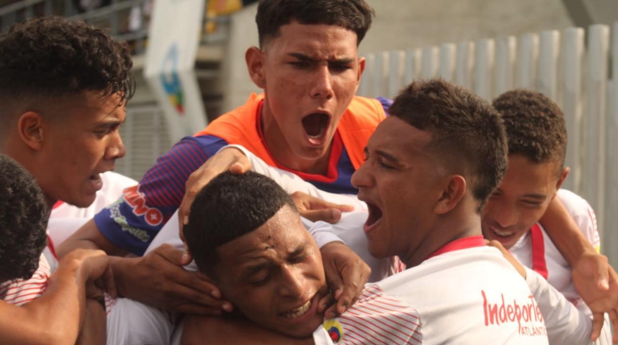 Sebastián Caballero celebra el gol del triunfo. 