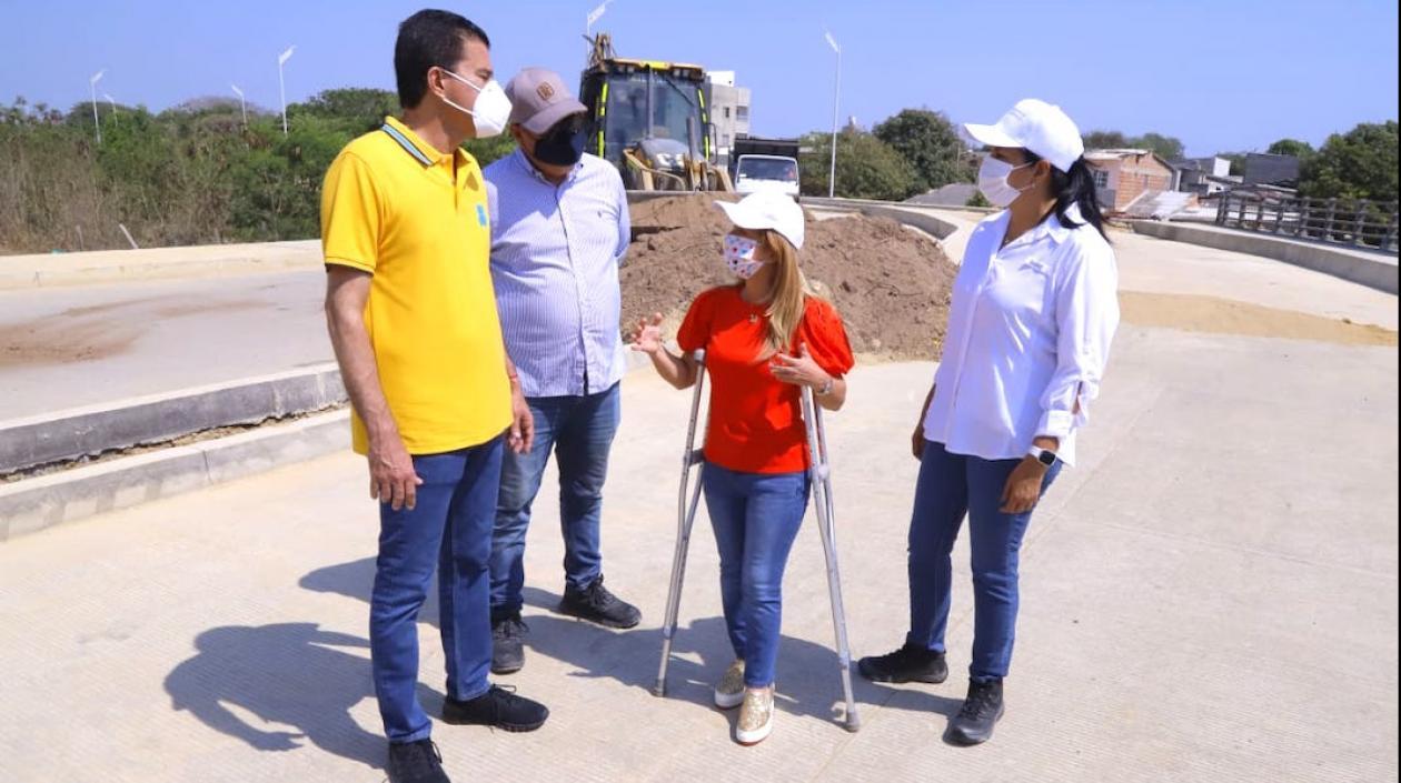 La Gobernadora Elsa Noguera inspeccionando las obras.