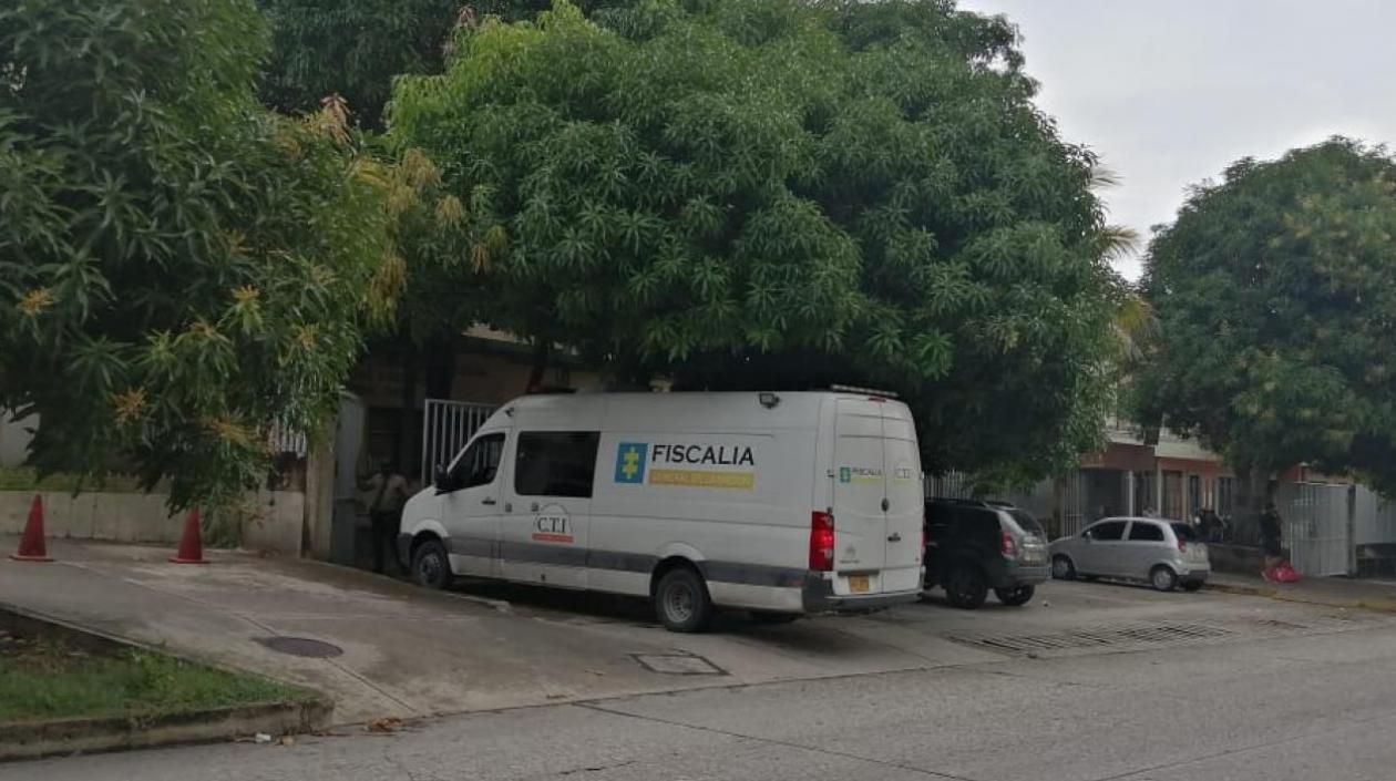 El cuerpo de la mujer fue trasladado a Medicina Legal. 