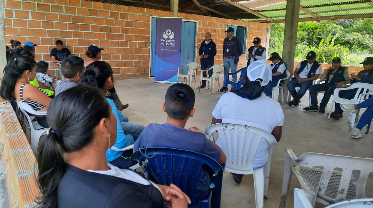 El Defensor del Pueblo realiza visita en Puerto Leguízamo. 