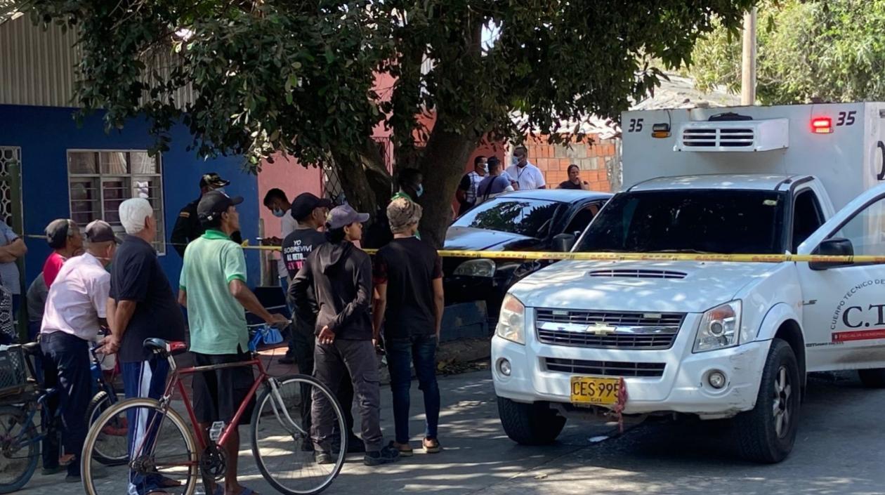 El CTI de la Fiscalía llegó al lugar de los hechos a realizar la inspección del cuerpo. 