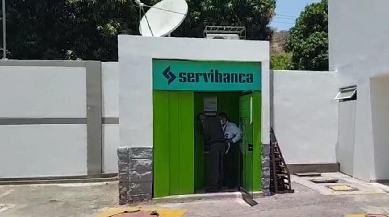 Cajero que fue violentado y le sustrajeron el dinero en Santa Marta. 