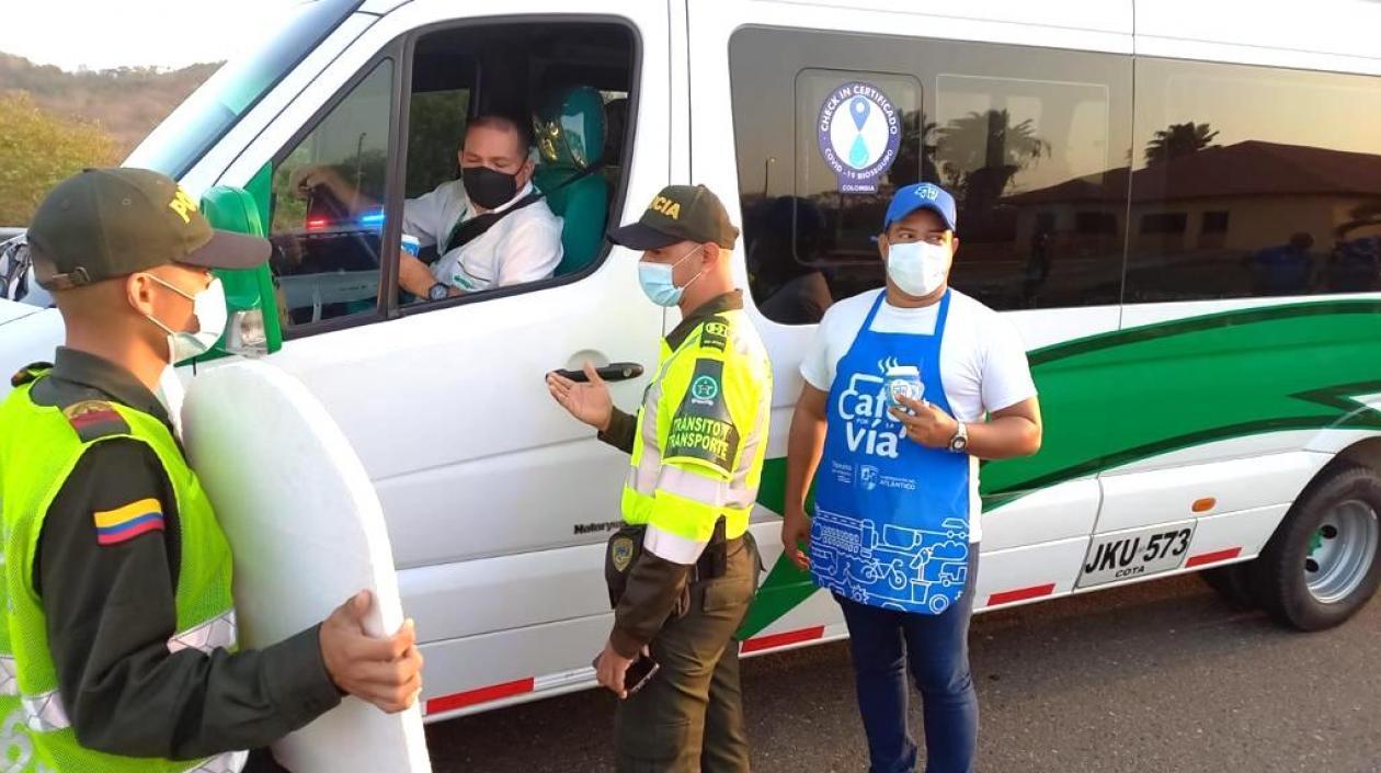Operativo conjunto del Tránsito del Atlántico y la Policía de Carreteras.