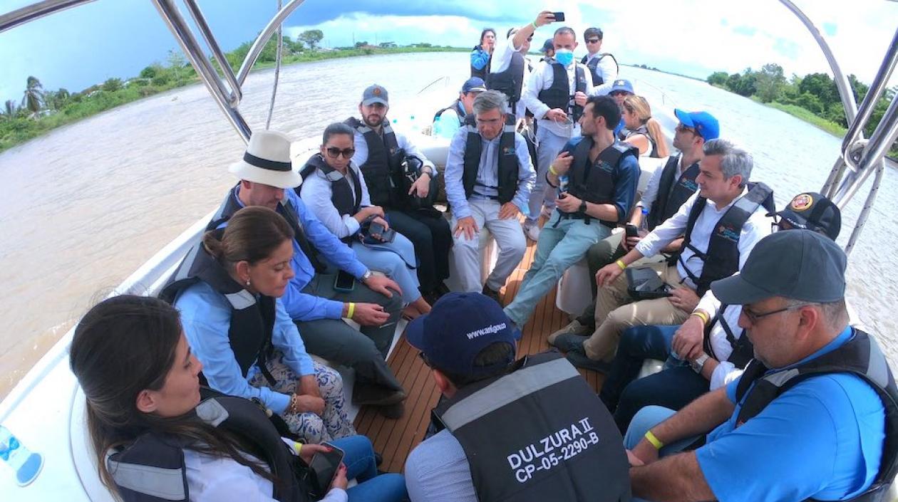 La Vicepresidenta Marta Lucía Ramírez encabezando el recorrido.