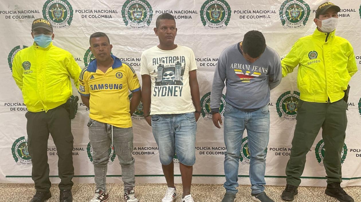 Los tres capturados por la Policía. 