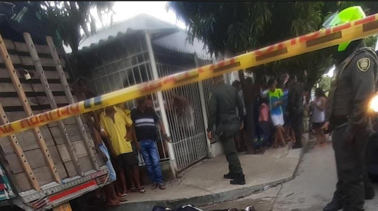 La Policía acordonó el lugar para realizar la inspección del cadáver. 