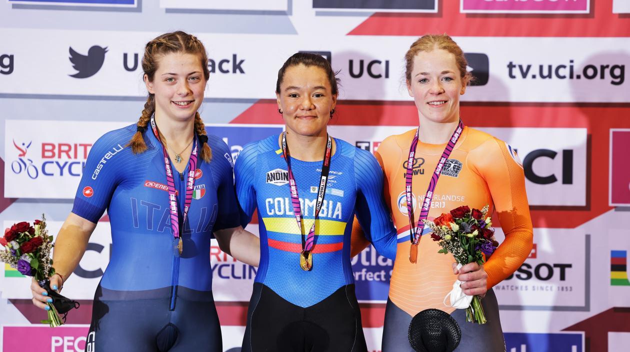 Martha Bayona con la medalla de oro. 