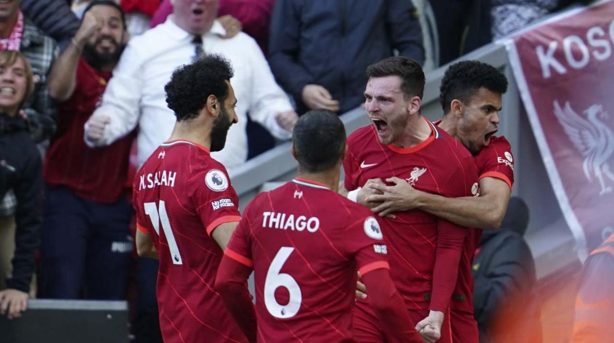 Luis Díaz celebra con sus compañeros. 