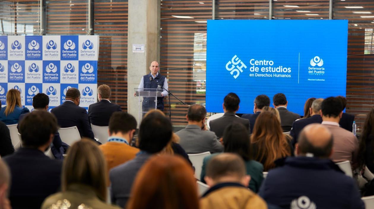 El Defensor del Pueblo, Carlos Camargo.