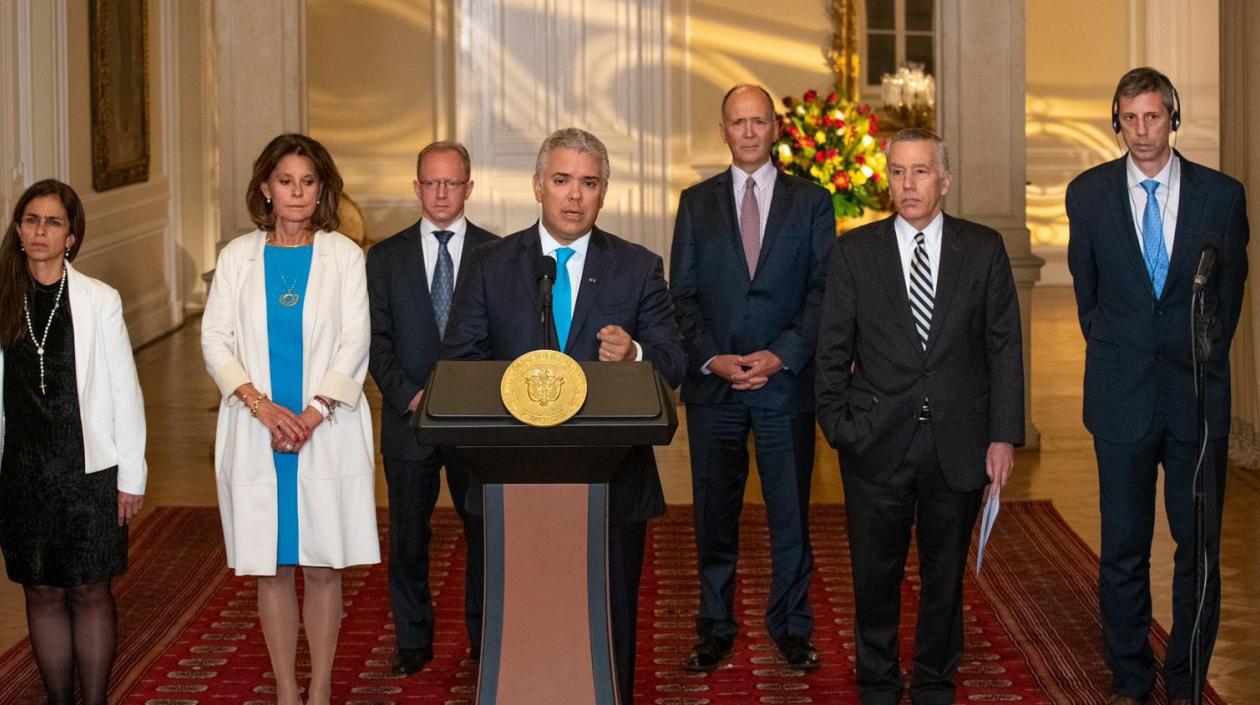 El embajador de Estados Unidos en Colombia, Philip Goldberg, y el Presidente Duque.