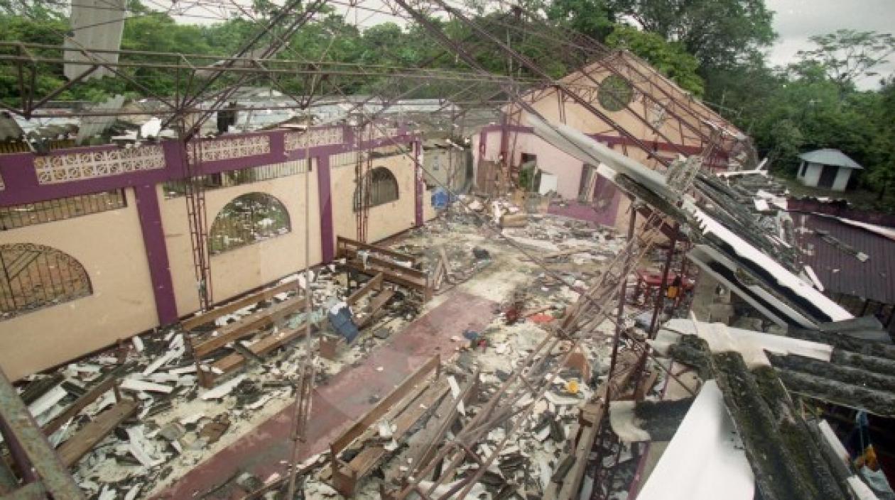 Estado en quedó la iglesia de Bojayá tras la explosión.