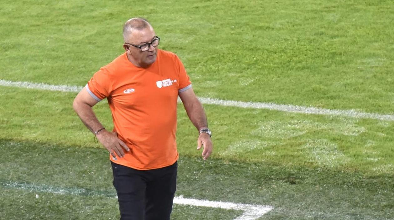 Alberto Suárez, DT de Envigado.