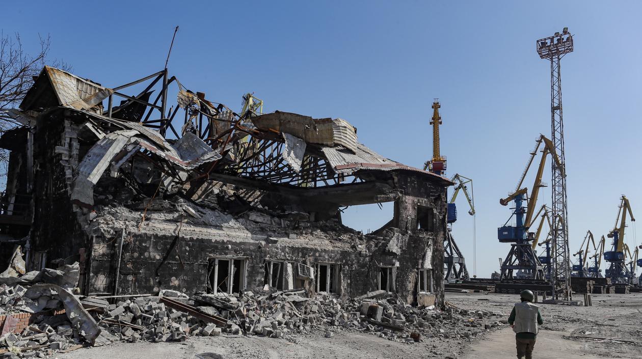 El Ministerio ruso de Defensa cifró en 80 los civiles evacuados de la planta metalúrgica.