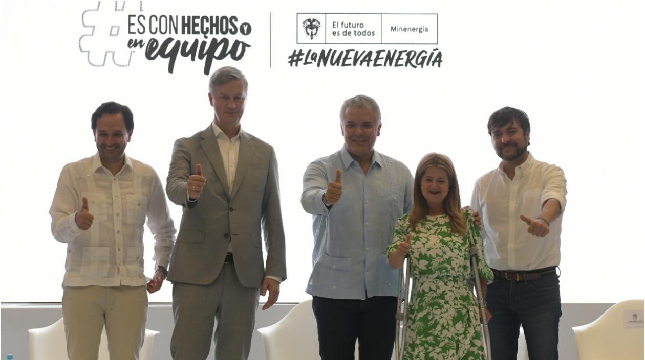 Presidente de Colombia, Gobernadora del Atlántico y Alcalde de Barranquilla, en el lanzamiento de la hoja de ruta energía eólica costa afuera de Colombia.