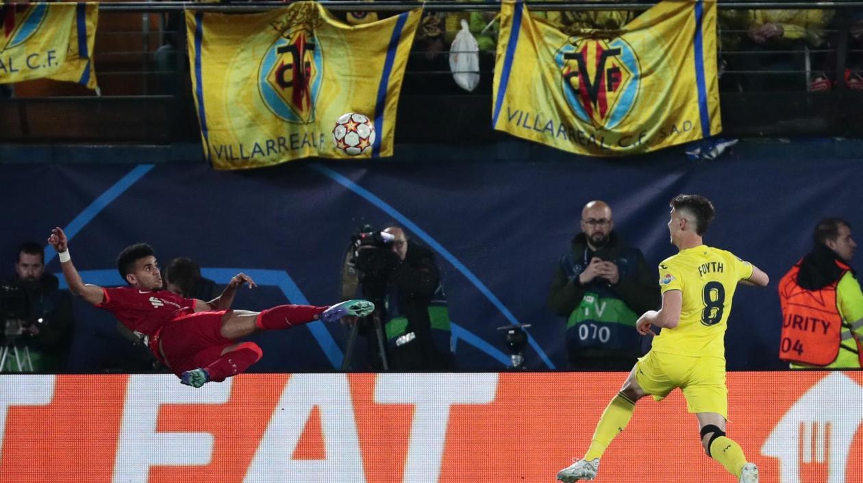 Luis Díaz en acción del partido. 