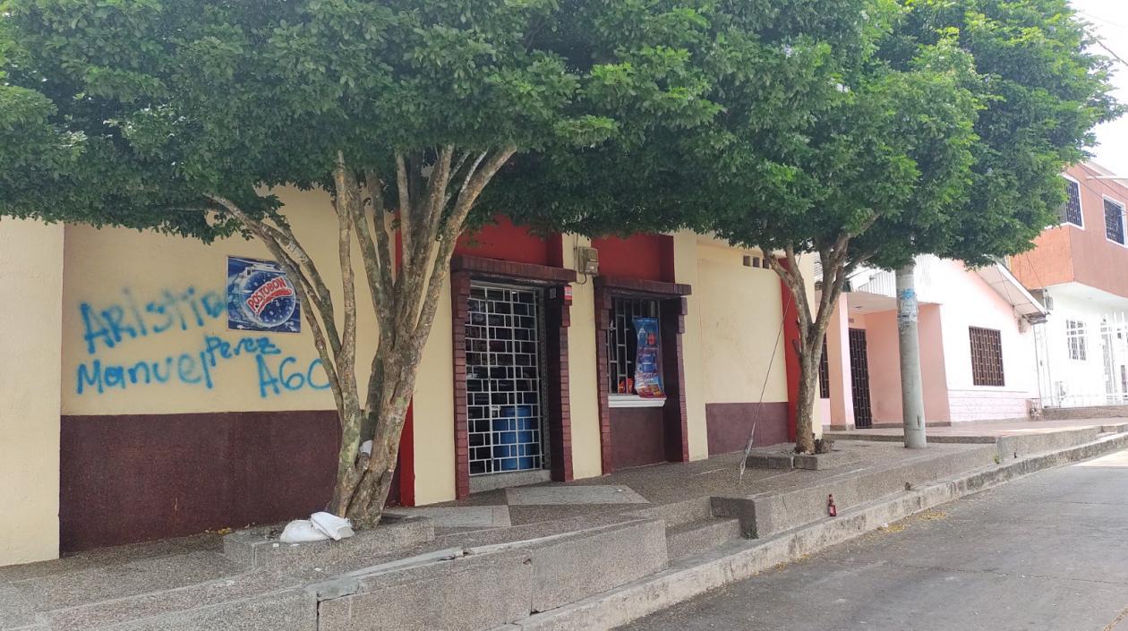 Grafitis en tiendas de San Felipe