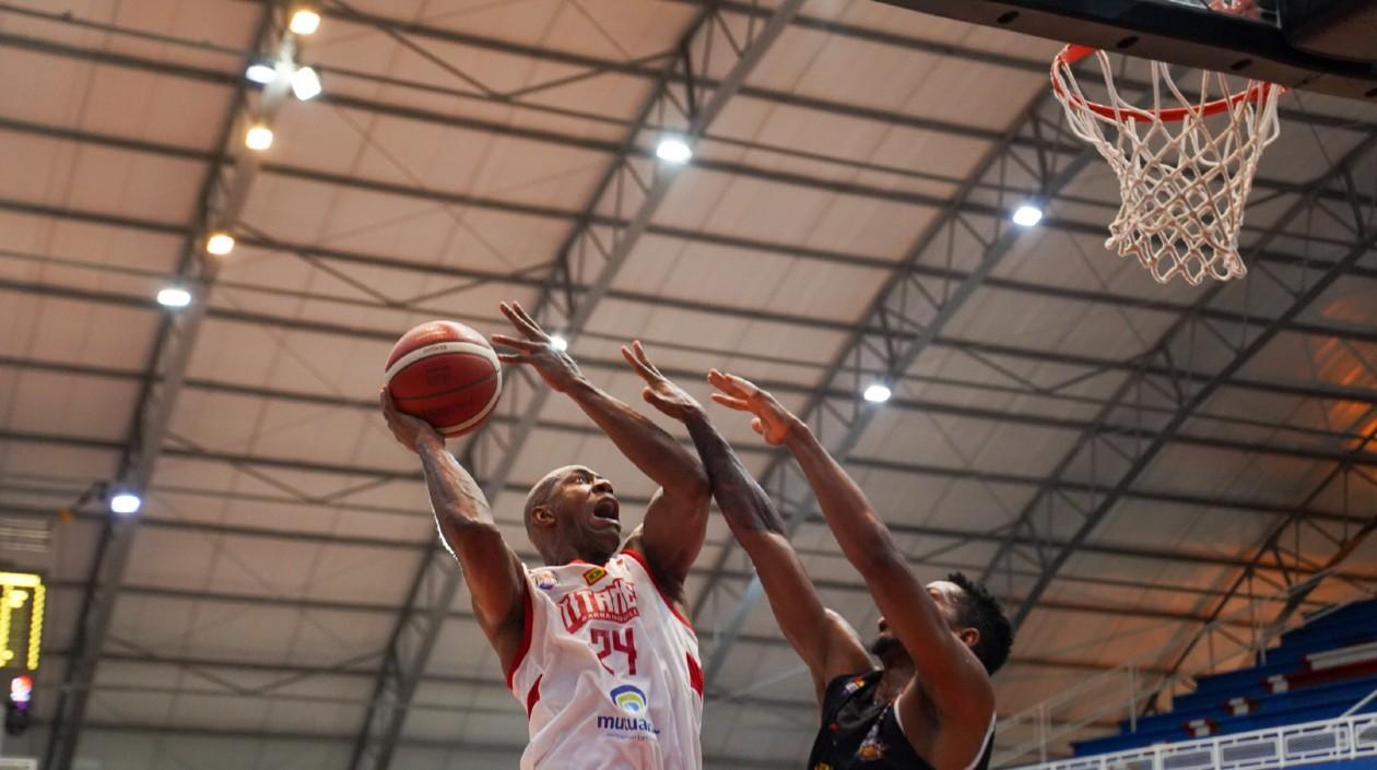 Michael Hicks, jugador de Titanes. 