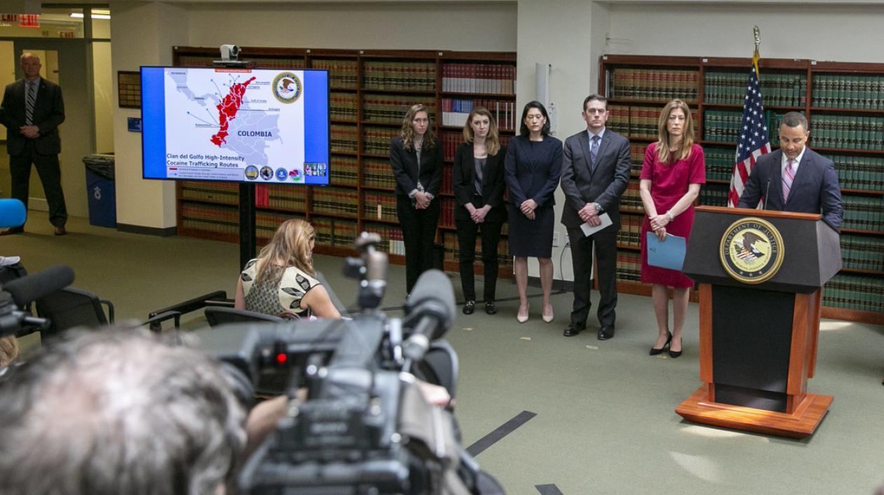 El Fiscal Federal para el Distrito Este de Nueva York, Breon Peace (i), durante una conferencia de prensa acerca de la extradición de Dario Antonio Usuga David, alias 'Otoniel', en Nueva York.