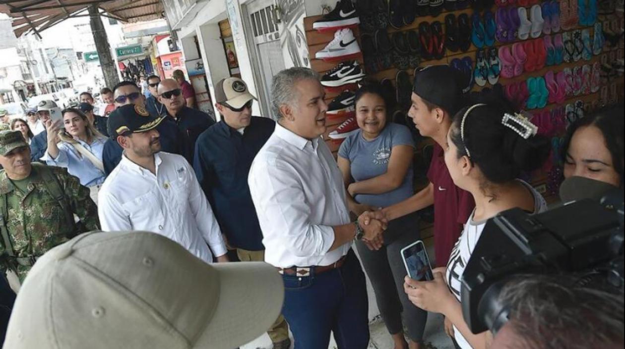 Presidente Duque en Carepa, dialoga con comerciantes.