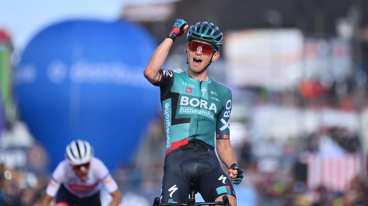 Lennard Kamna se queda con la etapa por delante de Pedro López. 