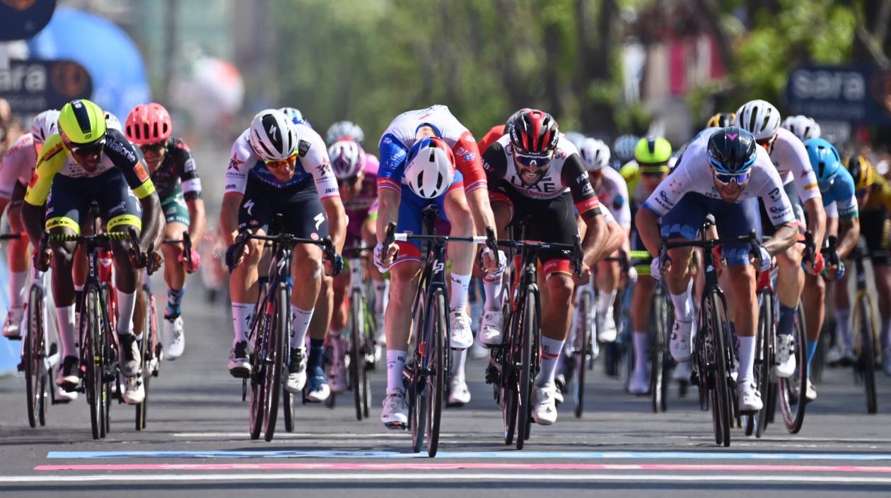 Fernando Gaviria llegó en el segundo lugar. 