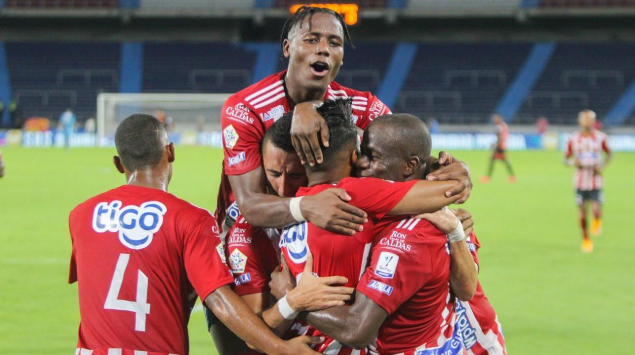 Junior espera celebrar esta noche. 