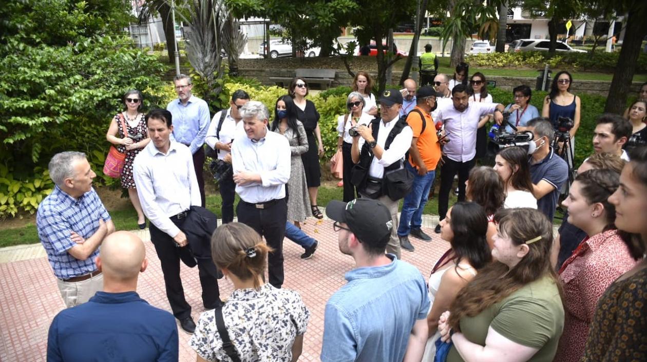 El Embajador Philip Goldberg presidiendo el acto en Barranquilla.
