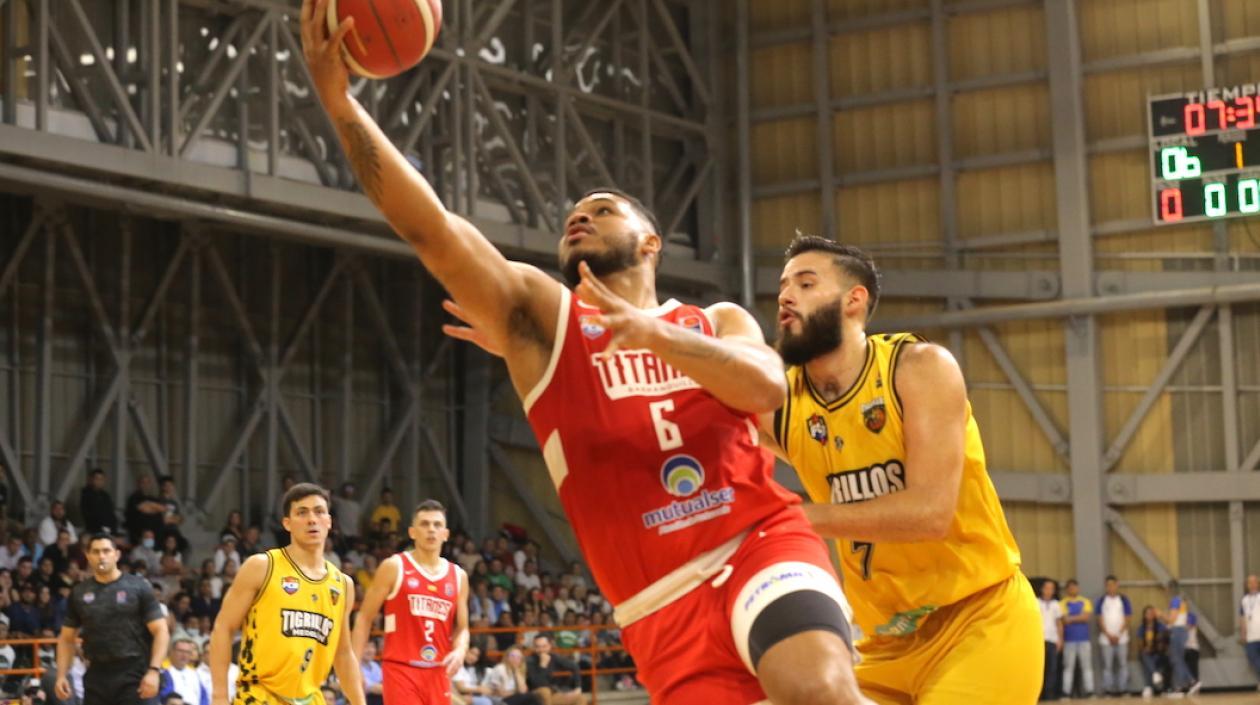 Titanes de Barranquilla siempre a la ofensiva.