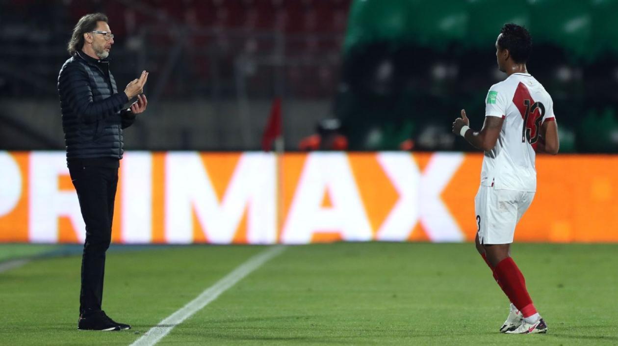 Ricardo Gareca y Renato Tapia. 