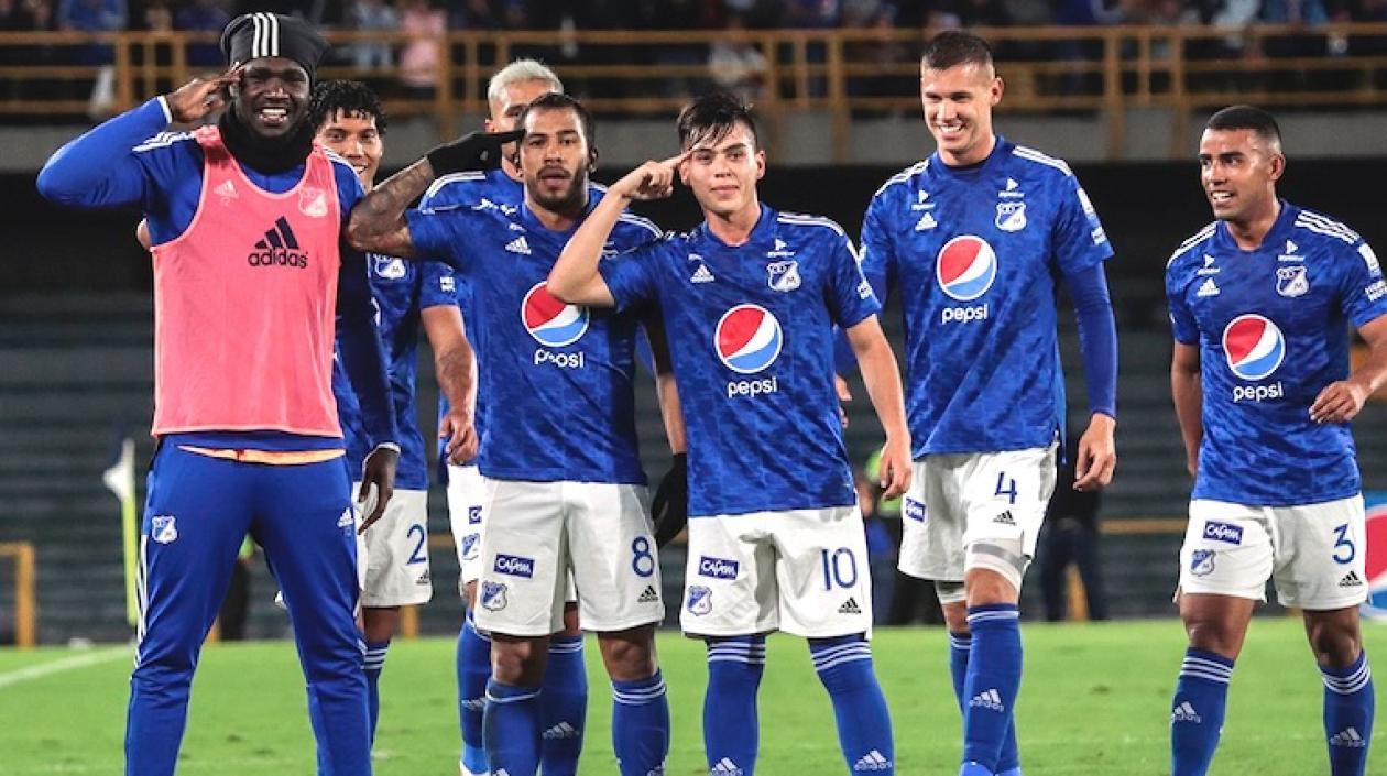 Jugadores de Millonarios celebrando el gol de Eduardo Sosa y su posición como cabeza de serie.
