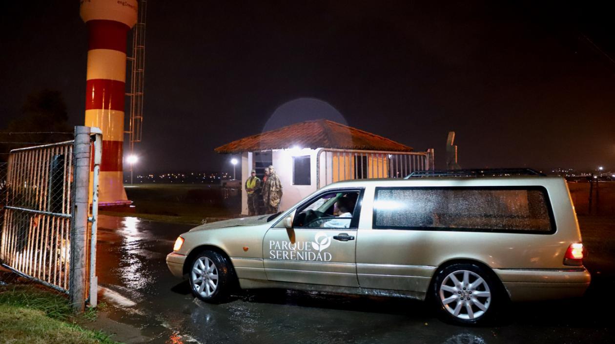 El cuerpo en el aeropuerto internacional Silvio Pettirossi.