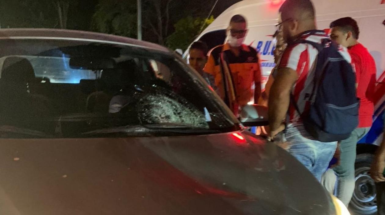 Carro involucrado en accidente de tránsito.