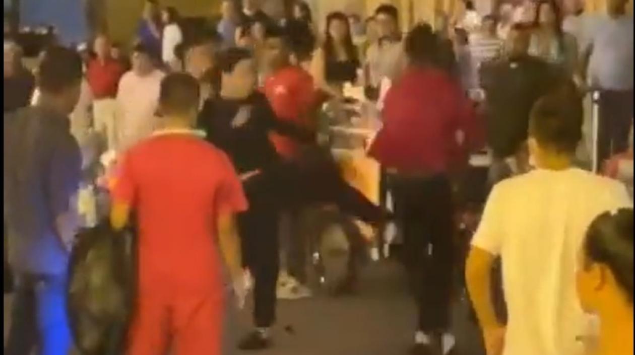 Pelea de los dos imitadores de Michael Jackson. 