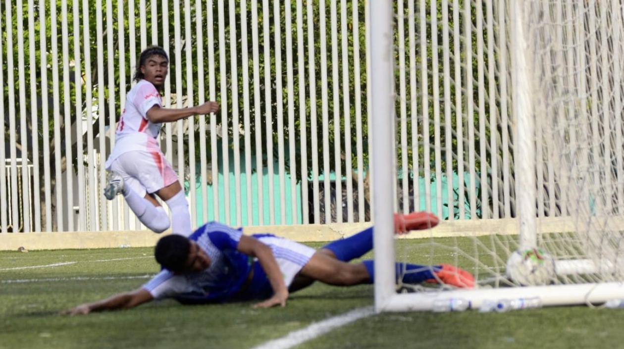 Acción de gol de Atlántico. 