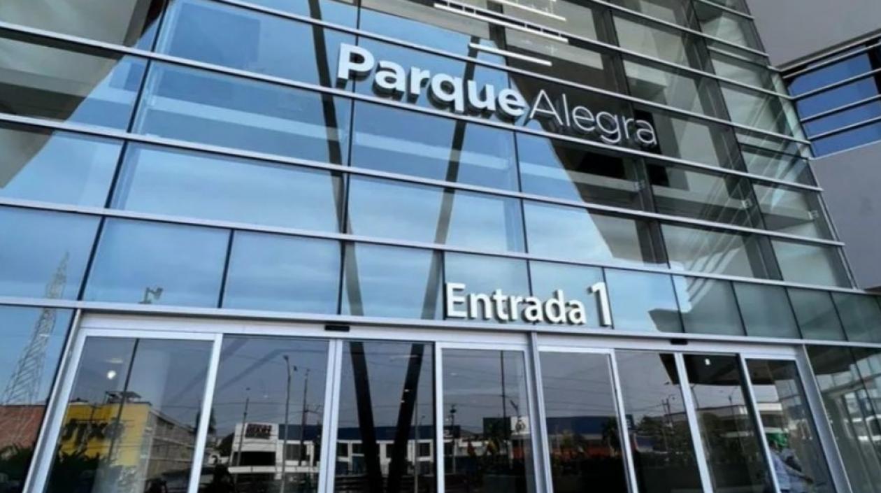 La sucursal del banco opera desde el viernes pasado en el centro comercial.