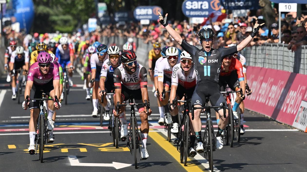 Fernando Gaviria llegó en el segundo lugar. 