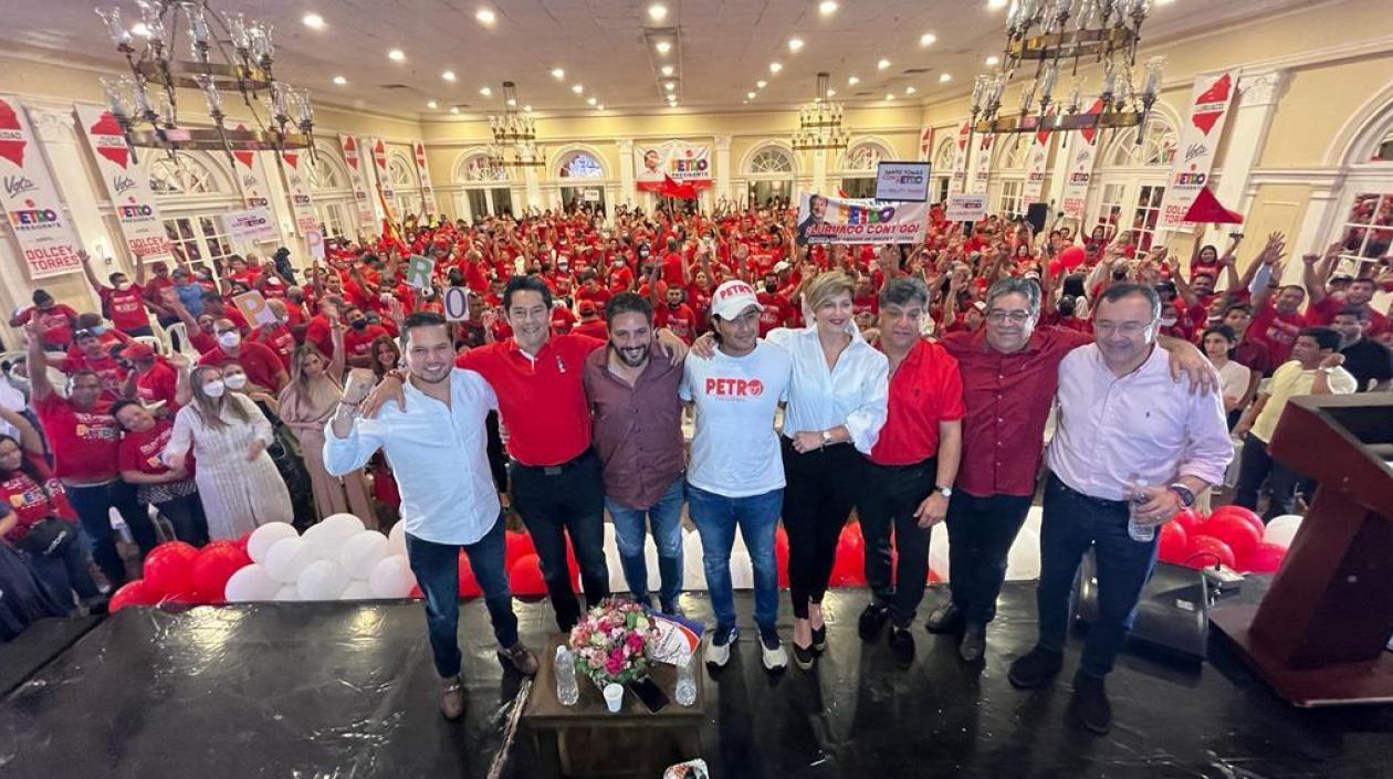 Acto de Dolcey Torres en adhesión a Gustavo Petro.