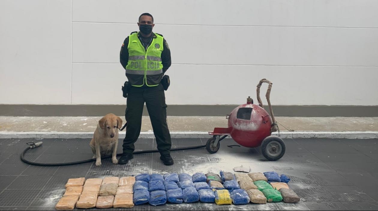 Droga hallada en el extintor. 