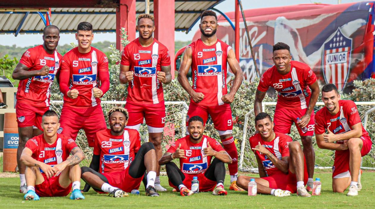 Jugadores de Junior durante el entrenamiento. 