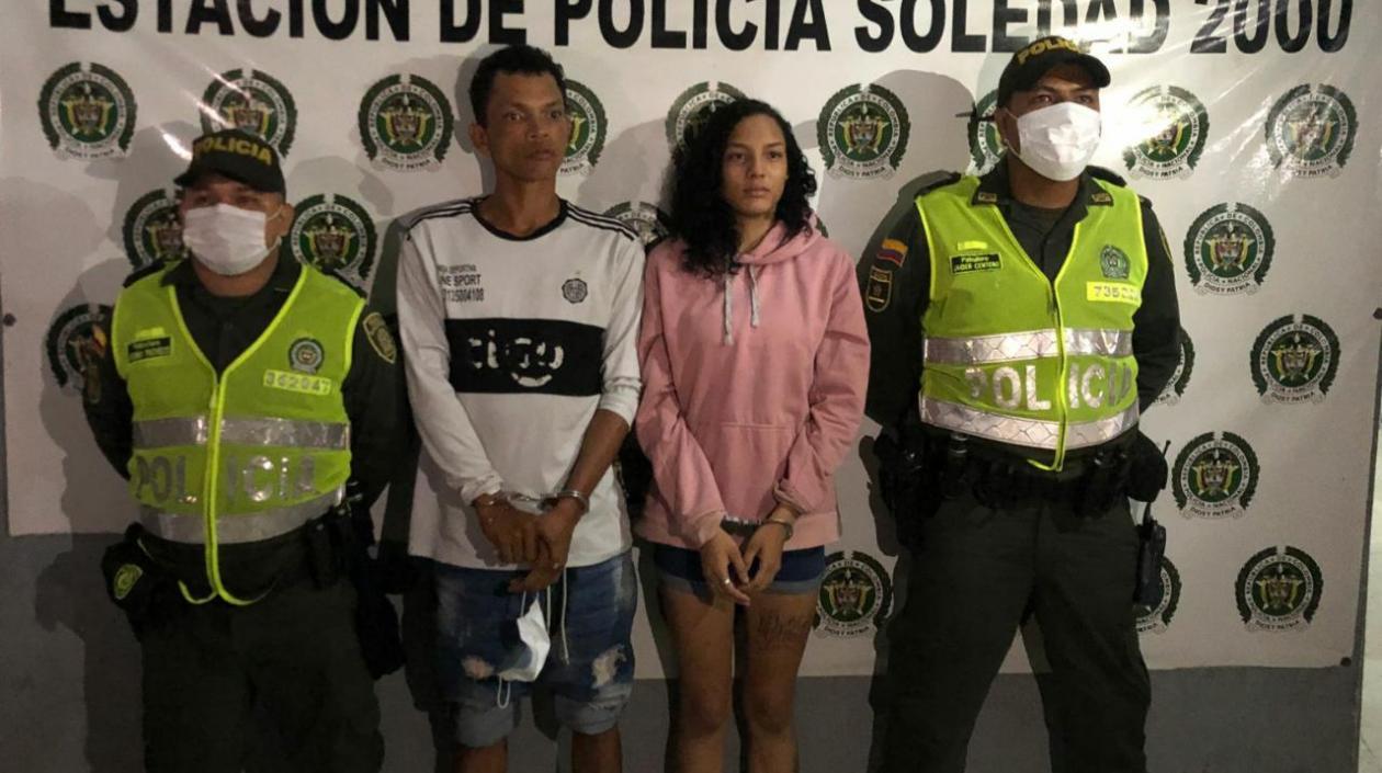 Los dos capturados por la Policía. 