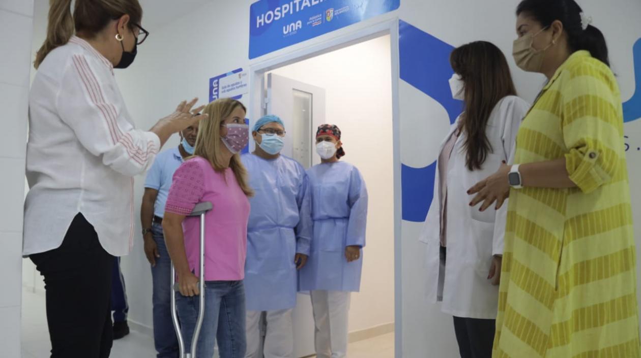 Gobernadora en la nueva área de hospitalización de la sede mental de la ESE UNA.