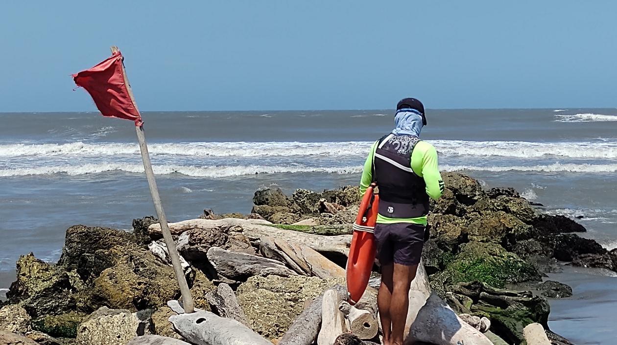 Alertan por fuertes vientos y alto oleaje en el Caribe  