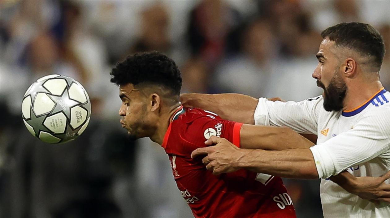 La marca asfixiante de Dani Carvajal sobre Luis Díaz. 