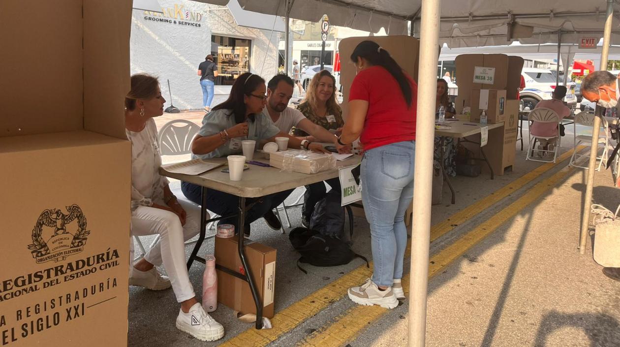 Consulado de Colombia en la Florida. 