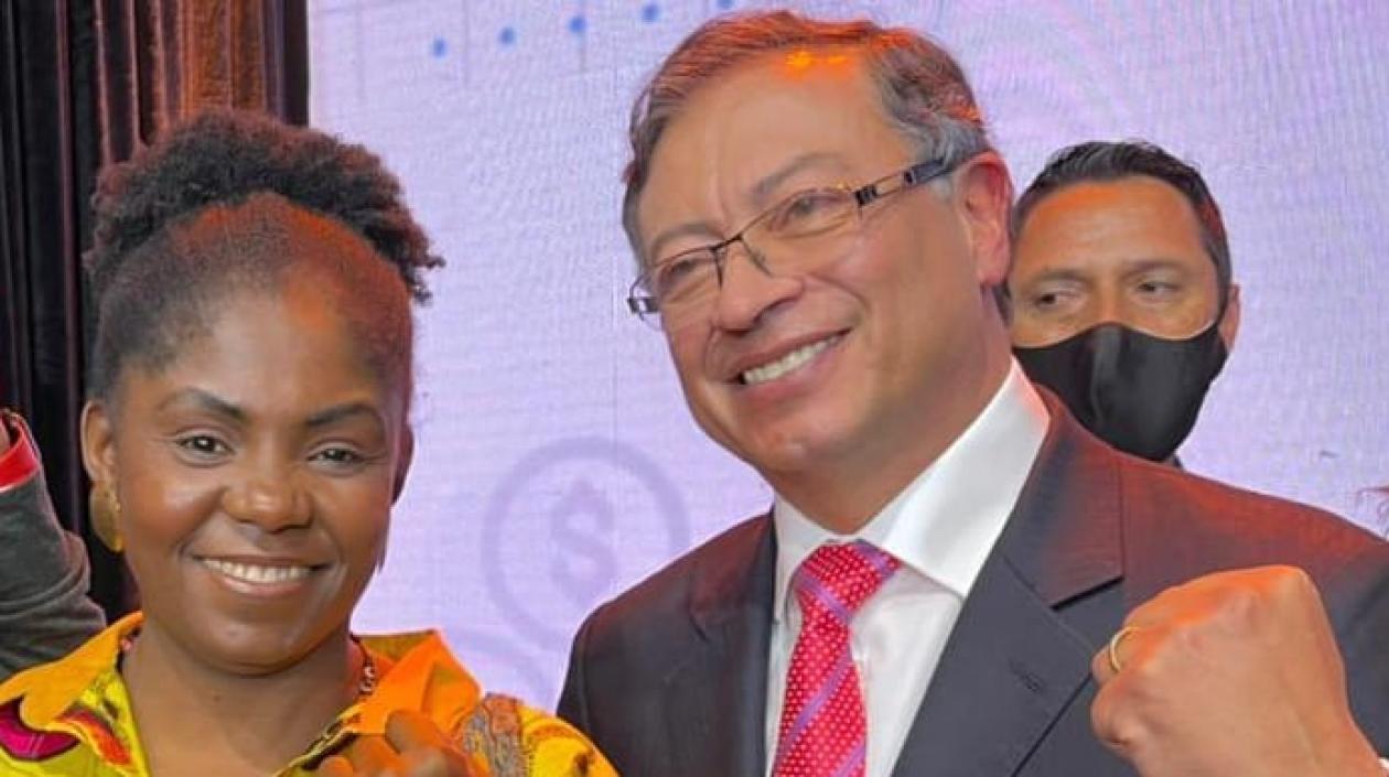 Gustavo Petro con su fórmula a la Vicepresidencia Francia Márquez.