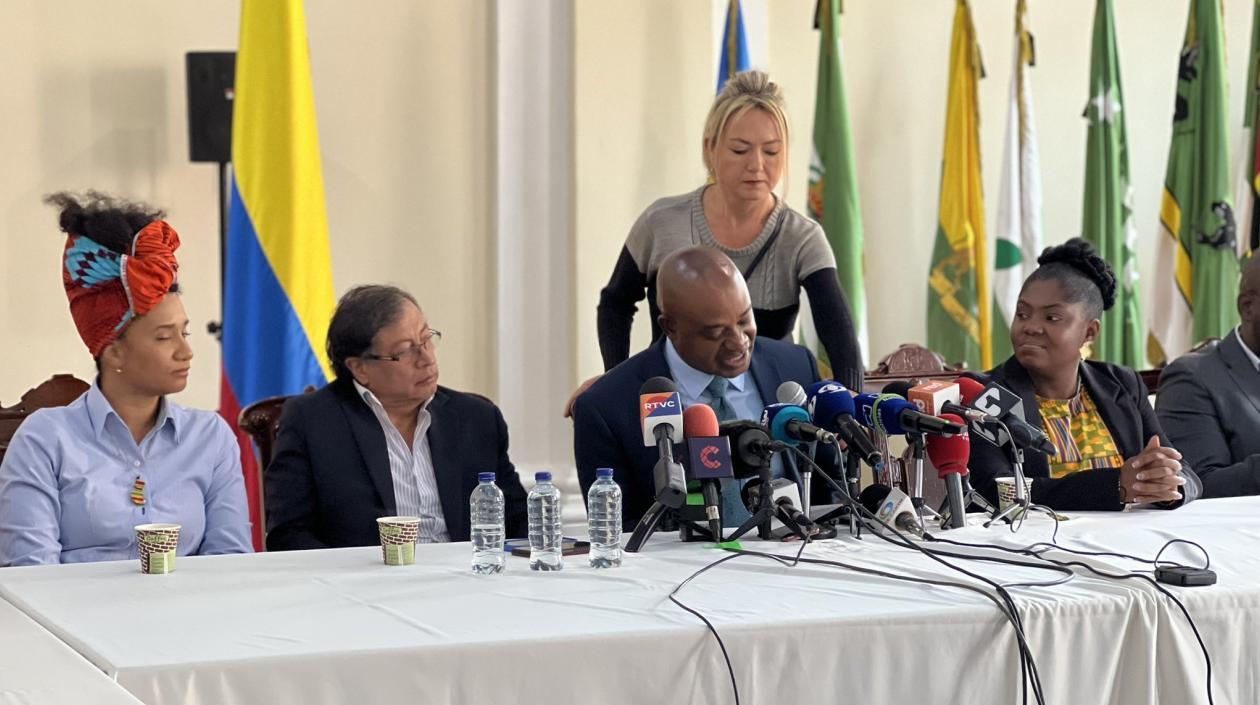 Gustavo Petro recibió la adhesión de Luis Gilberto Murillo, quien fue fórmula vicepresidencial de Fajardo.